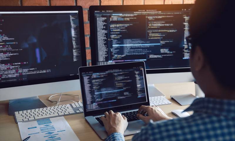 数据科学选型:R与Python如何赋能喀喇沁左翼网站建设?